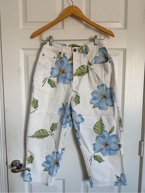 Vintage Bill Blass White Floral Print Capri Jeans - Magnolia